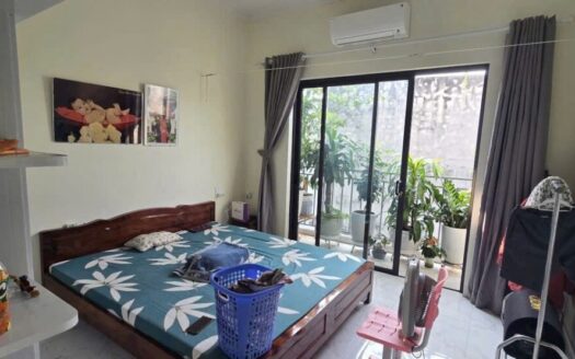 Bán nhà 50m 4 tầng dân xây ngõ 561 Bát Khối cực gần hồ