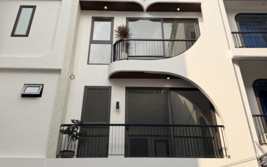 Bán nhà Thạch Bàn Cổ Linh, 50m x 6tầng Thang Máy- Ngõ Ô Tô 7c đỗ cổng.