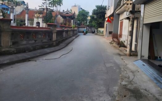 Chính chủ nhờ bán nhà 32m x 3 tầng đường thông, ô tô tránh. Kinh doanh siêu đỉnh. Giá đầu tư tại thạch bàn .