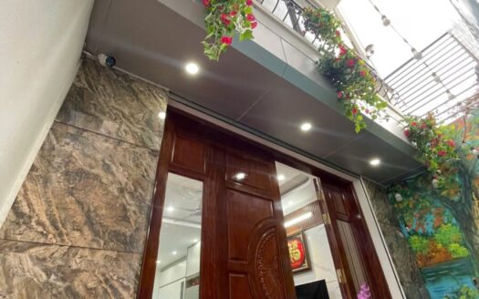 Bán nhà 52m x 5 tầng có sân cổng riêng, nhà full nội thất, giá nhỉnh 6 tỷ