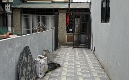 Bán nhà 5 tầng Thạch Bàn Long Biên, DT 50.8 m nhà có sân cổng riêng, full nội thất. Giá nhỉnh 6 tỷ.