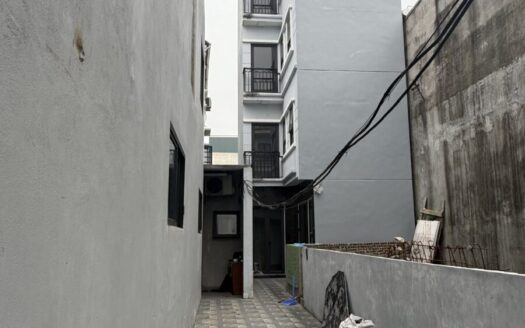 Bán nhà 5 tầng Thạch Bàn Long Biên, DT 50.8 m nhà có sân cổng riêng, full nội thất. Giá nhỉnh 6 tỷ.