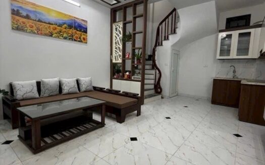 Bán nhà thạch bàn Long Biên DT 30m x 5 tầng ngõ nông chỉ 3 nhà ra đường ô tô tránh. Nhà phân khúc hiếm, giá đầu tư.