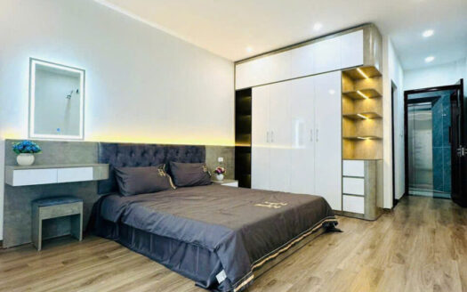 BÁN NHÀ ĐẸP THẠCH BÀN 40M2 Xây 6 tầng thang máy. Ô TÔ VÀO NHÀ – FULL NỘI THẤT Ở LUÔN