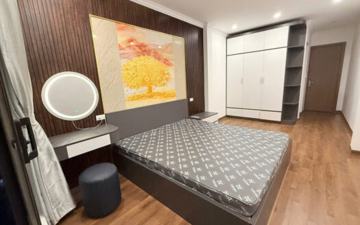 Bán nhà Thạch Bàn 40M x 6 tầng thang máy. Giá bán 8,6 tỷ. Ô tô vào nhà.