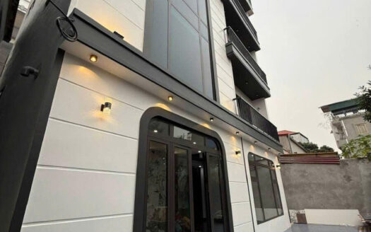 BÁN NHÀ PHỐ NGỌC TRÌ – 50m2x 5 tầng thang máy.  Ngay Trung Tâm Cổ Linh – Aeon Long Biên – Ô tô đỗ gần – Nhà đẹp ở luôn đón Tết