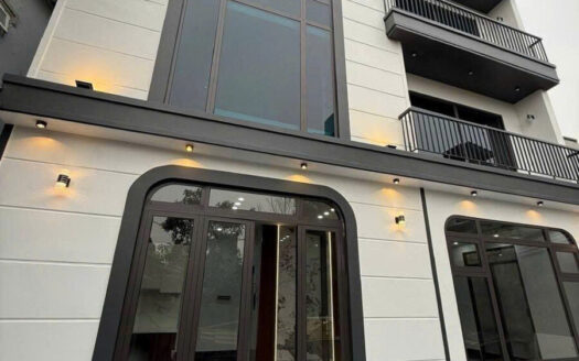 BÁN NHÀ PHỐ NGỌC TRÌ – 50m2x 5 tầng thang máy.  Ngay Trung Tâm Cổ Linh – Aeon Long Biên – Ô tô đỗ gần – Nhà đẹp ở luôn đón Tết