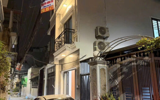 Cổ Linh – Thạch Bàn 1 căn dân xây Độc Lập, 52m x 4tầng Full Nội Thất- Ô Tô đỗ cửa chỉ 8.x Tỷ