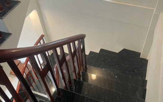 Chính chủ Bán nhà long biên giá rẻ, Đầy đủ đồ chỉ việc vào ở ngõ nông chỉ hơn 20m ra đường trục chính 2 ô tô tránh nhau ,