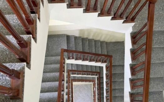 -BÁN NHÀ ĐÔNG DƯ GIA LÂM 35m-5T-CÓ Ô CHỜ THANG MÁY GIÁ NHỈNH 5TỶ