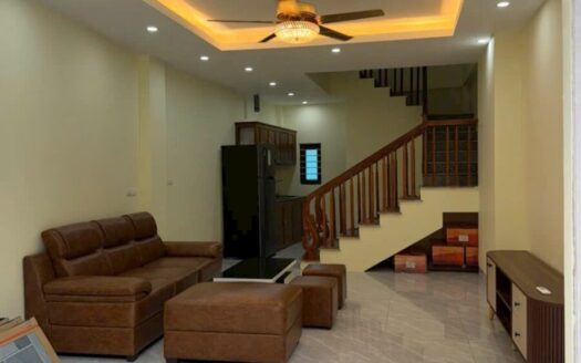 -BÁN NHÀ ĐÔNG DƯ GIA LÂM 35m-5T-CÓ Ô CHỜ THANG MÁY GIÁ NHỈNH 5TỶ