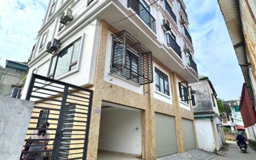 Bán Nhà Lô Góc 35m x 5.5 Tầng, Ngõ 565 Bát Khối, Đường Ô tô 16 Chỗ Thông, Ô tô vào nhà.