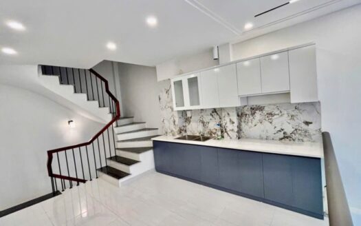 Bán nhà Phố Trạm ngay gần cầu Vĩnh Tuy giá chỉ hơn 6 Tỷ (có thương lượng)